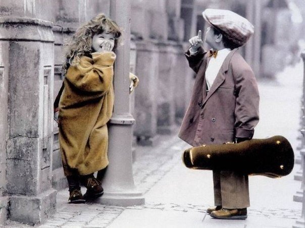 - Ты слишком много смеешься. Это несерьезно.