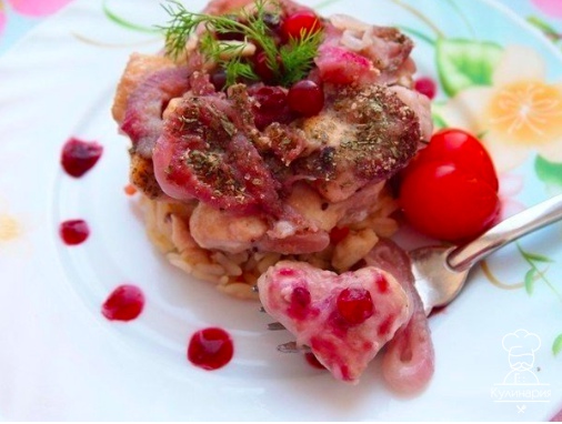 Куриное филе в клюквенно-луковом соусе