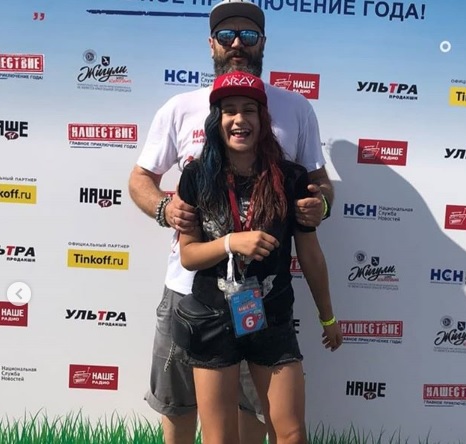 Сегодня мы приготовили для вас убойную смесь! Бон в квадрате! Музыкальная подборка в виде 26 треков от Александра Бона и его дочери Анны Бон. Слушать: 