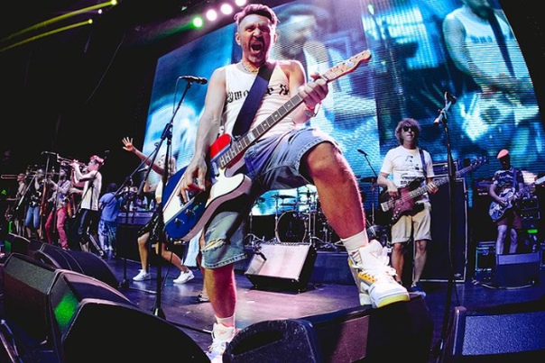 У группировки Ленинград новый логотип: 