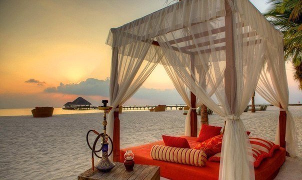 Жизнь слишком коротка и бесценна. Так что вдохновляйся всем, в чем чувствуешь хоть каплю вдохновения.