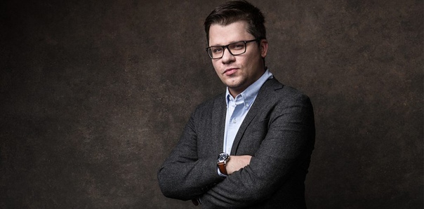 Гарик Харламов снова взялся за НАШИх артистов в рамках своей инстаграмной рубрики «Ночной караоке». На этот раз он перепел «Романс» группы «Сплин»: 