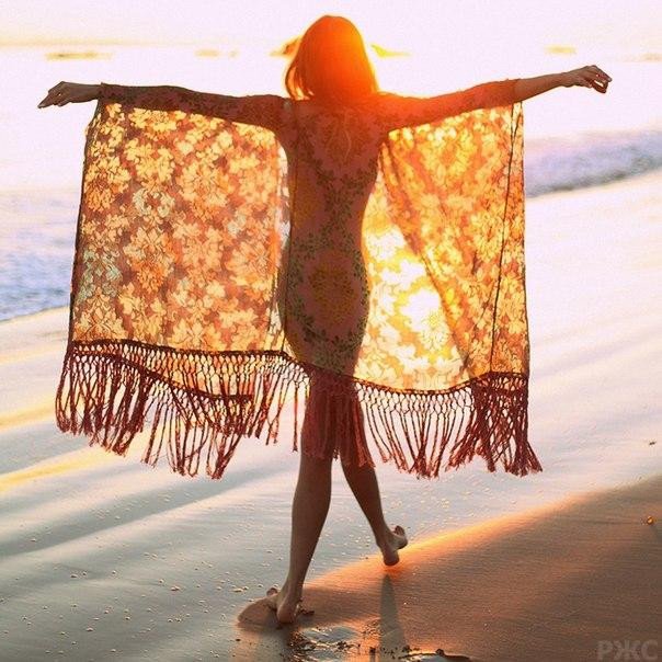 Жизнь коротка — нарушайте правила, прощайте быстро, целуйтесь медленно, любите искренне, смейтесь неудержимо и никогда не сожалейте о том, что было.