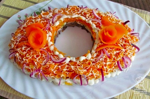 Салат с морковью и сердцем(говяжье сердце) .