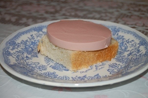 Бутерброд с колбасой 