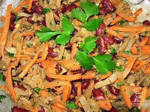 Печеночный салат с фасолью и морковью 