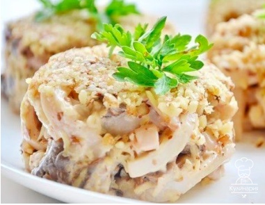 Ореховый салат с кальмарами