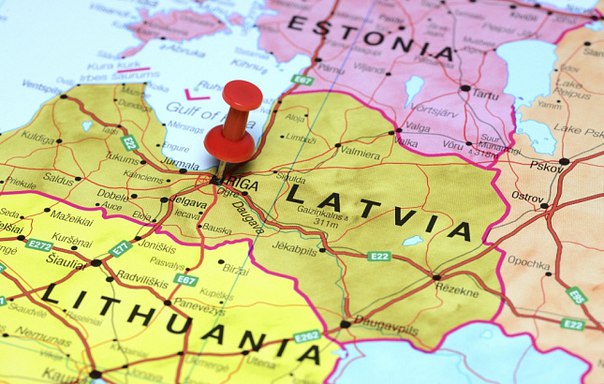 Политолог: ЕС подталкивает страны Прибалтики к переговорам с Россией