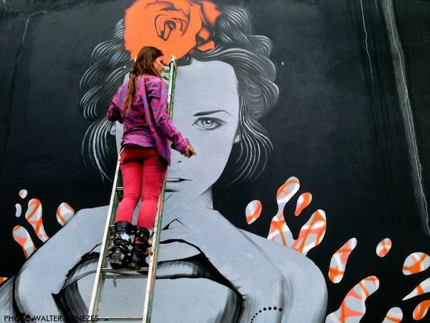 Город Сан-Паулу можно смело назвать столицей бразильского стрит-арта. Уличные художники с энтузиазмом разукрашивают серые стены домов, размещая на них яркие рисунки. Один из проектов, порадовавших свежими красками горожан, - цикл женских портретов под названием «Splash». Созданные художниками Fin DAC и Angelina Christina, они действительно вызывают у зрителей всплеск позитивных эмоций.