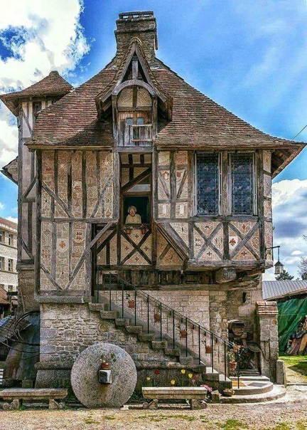 Дом во Франции построенный в 1509 году и в нем до сих пор живут люди.