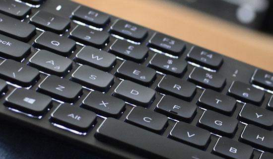 Corsair представили новую беспроводную клавиатуру с тачпадом и джойстиком