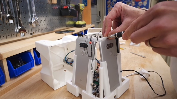 Инженер NASA решил проучить воришек посылок, подложив им под видом колонки Apple HomePod «бомбу» из блесток и вонючего спрея